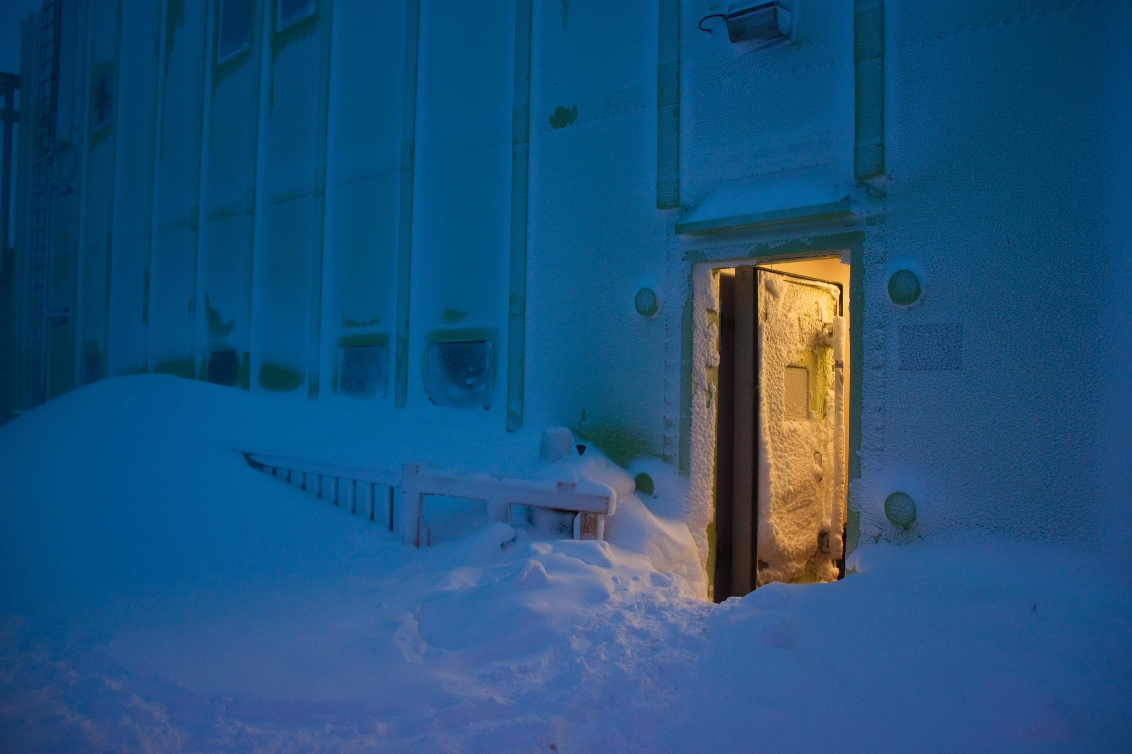 Winter light at Davis research station. Photo: Mike Zupanc.